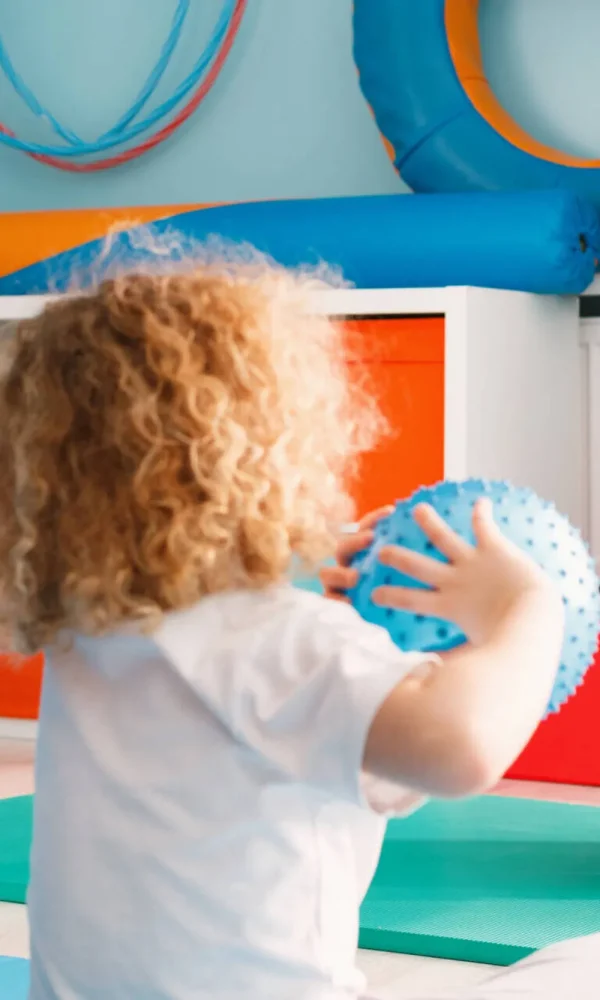 کاردرمانی کودک با بازی