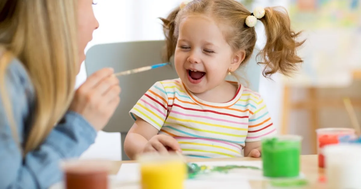 اموزش دختر بچه در خانه